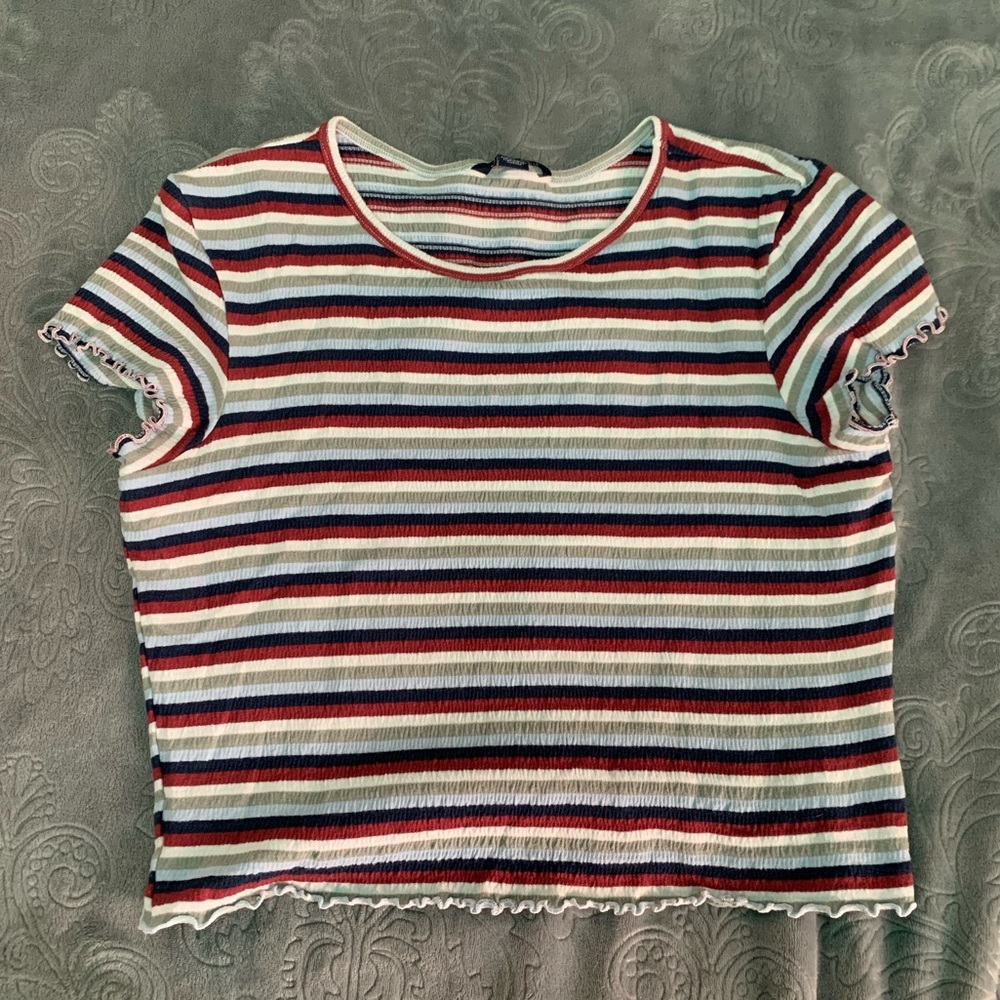 American Eagle cropped lettuce-edge t-shirt.